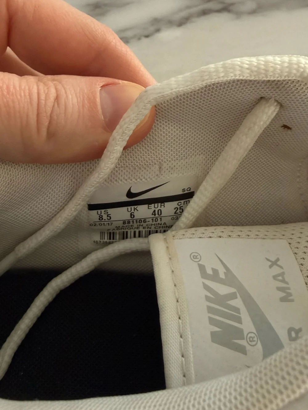 White Nike Air Max - Picture 6 of 6